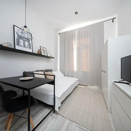 Wolczanska Modern Apartment